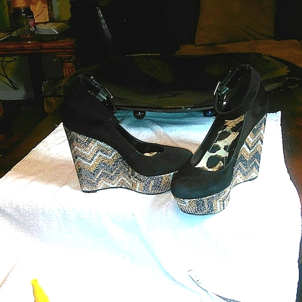 Jessica Simpson Ladies Platform Wedge!!!